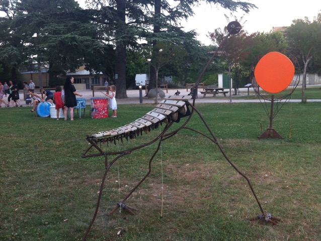 animation fête de la musique avec instrument de musique géant en libre service tout public